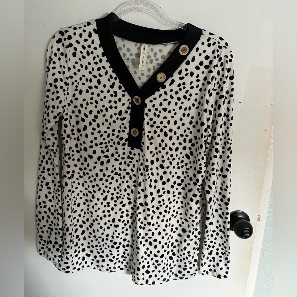 Vanilla Bay Women’s long sleeve shirt.